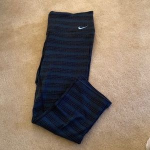 Nike, dry fit cropped leggings, size medium